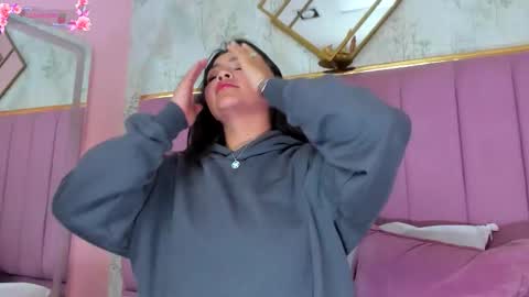 Snapshot of kimdevinne chatting on February 2026 02:40:02 AM KIM online show from February 2026 02:40:02 AM