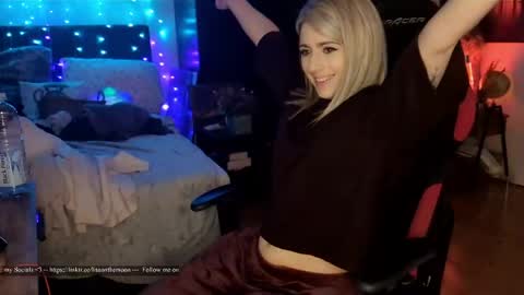 Wolfs Girl online show from April 2026 06:47:02 PM