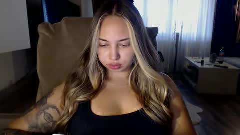 Snapshot of kimlee4 chatting on October 2025 11:22:01 AM Kim Lee online show from October 2025 11:22:01 AM