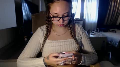 Snapshot of kimlee4 chatting on December 2025 09:07:01 AM Kim Lee online show from December 2025 09:07:01 AM