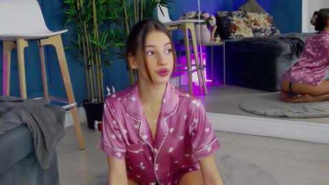 kimmdaviss online show from December 2025 10:00:02 AM