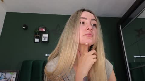 Kimmie online show from December 2024 08:05:02 PM