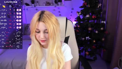 Snapshot of kimmie_shine chatting on December 2024 04:57:01 PM Your Kimmie follow me online show from December 2024 04:57:01 PM