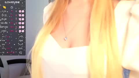Snapshot of kimmie_shine chatting on December 2024 05:02:01 PM Your Kimmie follow me online show from December 2024 05:02:01 PM