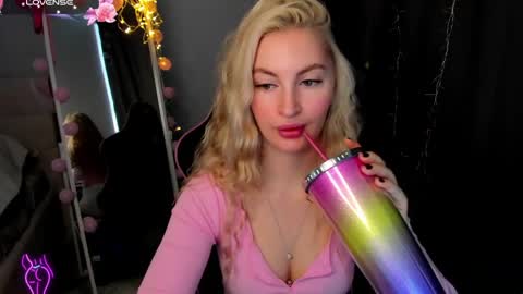 Snapshot of kimmy1_powell chatting on March 2026 03:50:01 AM kimmy1_powell online show from March 2026 03:50:01 AM