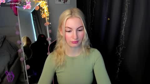 Snapshot of kimmy1_powell chatting on April 2026 02:45:01 AM kimmy1_powell online show from April 2026 02:45:01 AM