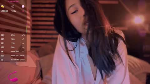 Snapshot of kimmy_chi chatting on November 2025 06:19:02 PM Lo online show from November 2025 06:19:02 PM