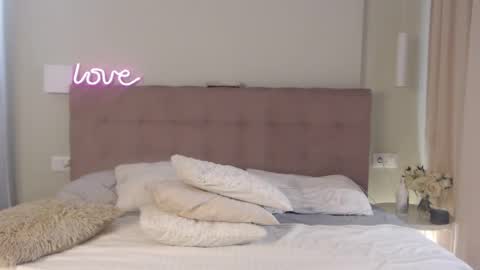 KimShineee online show from April 2026 03:11:01 AM