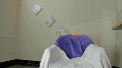 Snapshot of kimthompsonn chatting on November 2025 08:47:01 AM Kim Thompson online show from November 2025 08:47:01 AM