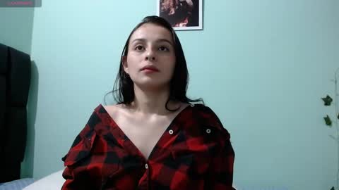 Snapshot of kimzu2830 chatting on October 2025 01:12:02 AM Kim and Zuka online show from October 2025 01:12:02 AM