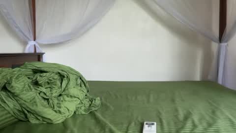 Snapshot of kinda_horny_right_now chatting on June 2026 05:32:02 AM Isaac online show from June 2026 05:32:02 AM