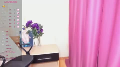 Snapshot of kindhazelhere_ chatting on February 2025 11:59:01 PM Hazel online show from February 2025 11:59:01 PM