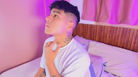 Snapshot of king_azahell chatting on March 2026 09:52:02 PM king help me reach 100 likes online show from March 2026 09:52:02 PM