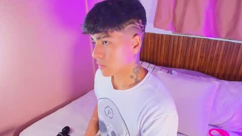 Snapshot of king_azahell chatting on March 2026 02:05:02 AM king help me reach 100 likes online show from March 2026 02:05:02 AM