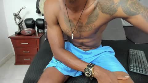 Snapshot of king_fitt_ chatting on December 2024 06:49:01 PM HOT MEN BLACK online show from December 2024 06:49:01 PM