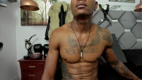 Snapshot of king_fitt_ chatting on December 2024 12:54:01 AM HOT MEN BLACK online show from December 2024 12:54:01 AM