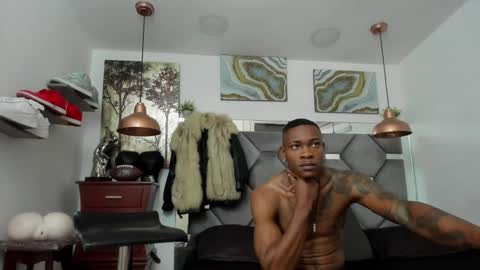 Snapshot of king_fitt_ chatting on February 2025 12:22:02 PM HOT MEN BLACK online show from February 2025 12:22:02 PM