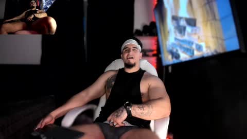 Snapshot of kingbear777 chatting on January 2025 05:09:01 AM King Bear online show from January 2025 05:09:01 AM