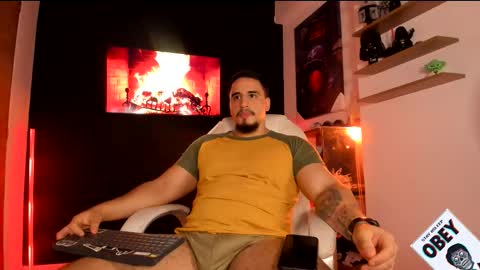 Snapshot of kingbear777 chatting on September 2025 11:15:02 PM King Bear online show from September 2025 11:15:02 PM