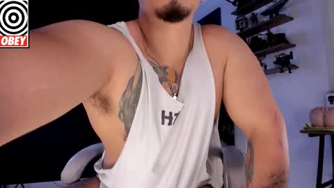 Snapshot of kingbear777 chatting on October 2025 07:01:02 PM King Bear online show from October 2025 07:01:02 PM