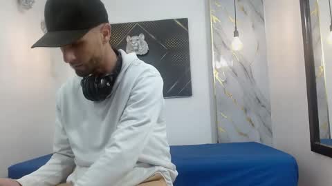 Snapshot of kingoftemptation chatting on April 2026 03:44:02 AM KING online show from April 2026 03:44:02 AM