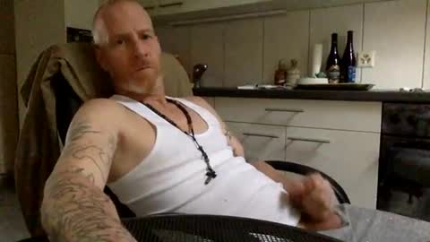 Snapshot of kingsize187 chatting on January 2025 01:08:01 PM kingsize online show from January 2025 01:08:01 PM