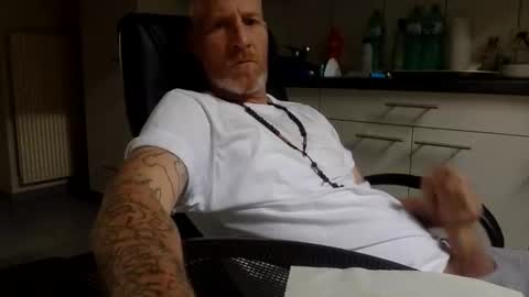 Snapshot of kingsize187 chatting on September 2025 11:25:01 AM kingsize online show from September 2025 11:25:01 AM