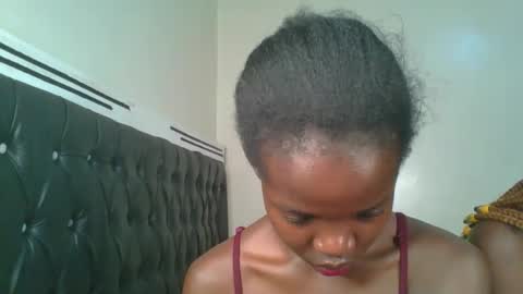 Snapshot of kinky_aria chatting on September 2025 02:00:02 AM kinky_aria online show from September 2025 02:00:02 AM