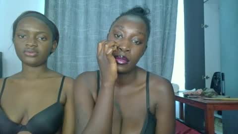 Snapshot of kinky_leila chatting on June 2026 06:22:01 AM kinky_leila online show from June 2026 06:22:01 AM