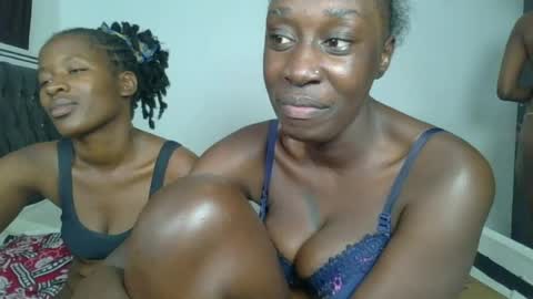 Snapshot of kinky_leila chatting on July 2026 06:47:02 AM kinky_leila online show from July 2026 06:47:02 AM