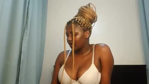 Lola online show from October 2025 06:30:01 PM