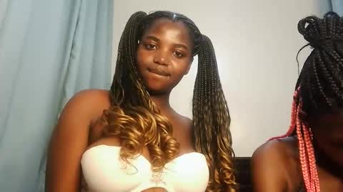 Lola online show from November 2025 10:41:02 PM