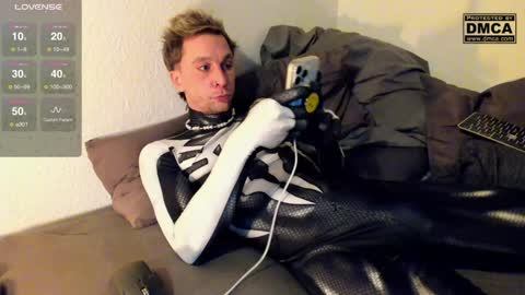 Snapshot of kinky_spidey chatting on December 2024 08:25:02 PM kinky_spidey online show from December 2024 08:25:02 PM