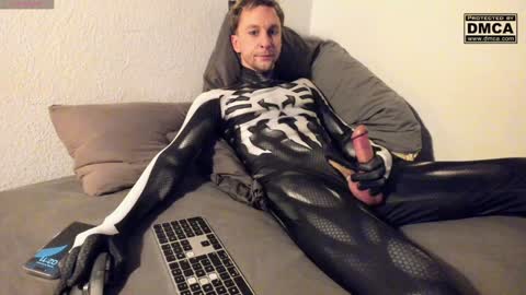 Snapshot of kinky_spidey chatting on December 2024 01:10:01 AM kinky_spidey online show from December 2024 01:10:01 AM