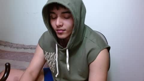 Snapshot of kinkybabies_ chatting on January 2025 06:13:02 AM Mercury online show from January 2025 06:13:02 AM