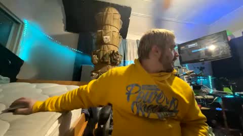 Snapshot of kinkybiguy14 chatting on April 2026 08:23:01 AM Kinky Cassie online show from April 2026 08:23:01 AM