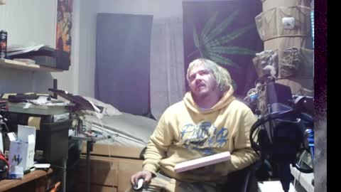 Snapshot of kinkybiguy14 chatting on April 2026 08:40:02 AM Kinky Cassie online show from April 2026 08:40:02 AM