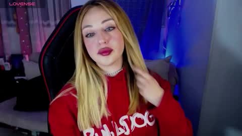  Sara  online show from December 2025 11:02:01 PM