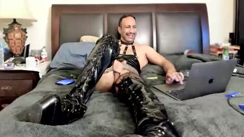 Kinkyguy323232 online show from May 2026 01:54:01 AM
