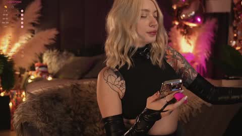 Snapshot of kinkylina_ chatting on February 2025 03:21:01 PM kinkylina_ online show from February 2025 03:21:01 PM