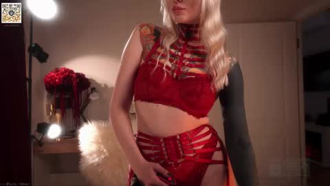 kinkylina_ online show from May 2026 03:06:01 PM