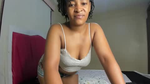 Snapshot of kinkylyla chatting on January 2025 06:20:02 AM Kinky online show from January 2025 06:20:02 AM