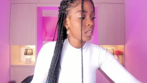 M A R A  online show from October 2025 11:51:02 AM