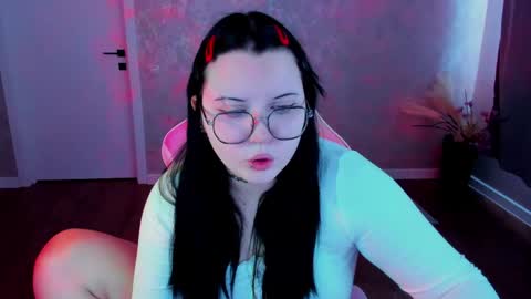 Snapshot of kira_g0ld chatting on April 2026 01:04:01 AM kira online show from April 2026 01:04:01 AM
