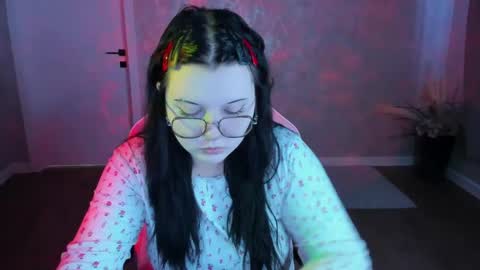 Snapshot of kira_g0ld chatting on April 2026 01:03:01 AM kira online show from April 2026 01:03:01 AM