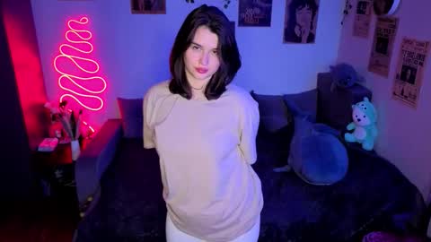 Kira VanKick online show from October 2025 07:03:01 PM