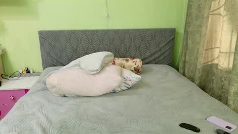 Snapshot of kira_kittyxxx chatting on February 2026 06:33:02 AM Kira online show from February 2026 06:33:02 AM