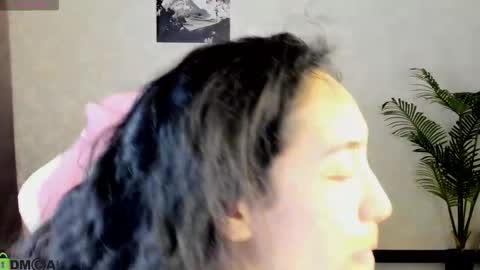 Aura online show from November 2025 12:49:01 AM