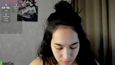 Aura online show from November 2025 03:42:02 AM