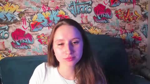 Snapshot of kira_sweeet chatting on December 2025 09:04:01 AM Kira online show from December 2025 09:04:01 AM